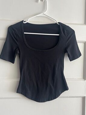 Women's Black Scoop Neck Short Sleeve Top